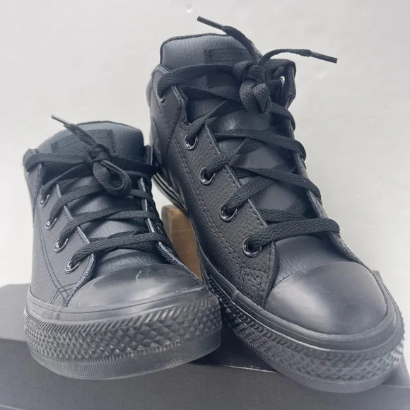 Converse WMNS A05102C
CTAS AXEL MID
BLACK/BLACK/BLACK
Sneakers - Picture 5 of 16